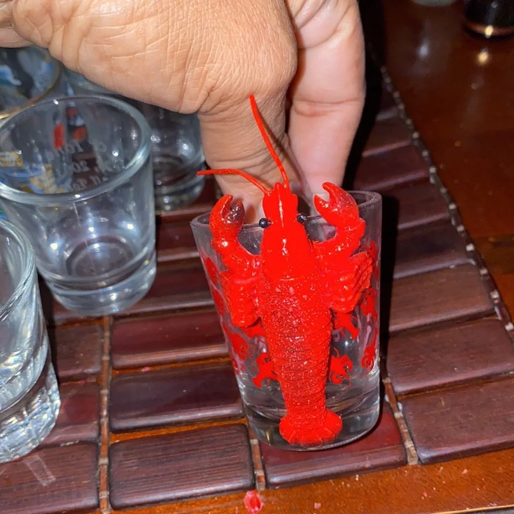 Set of 31 shot glass from different states and countries